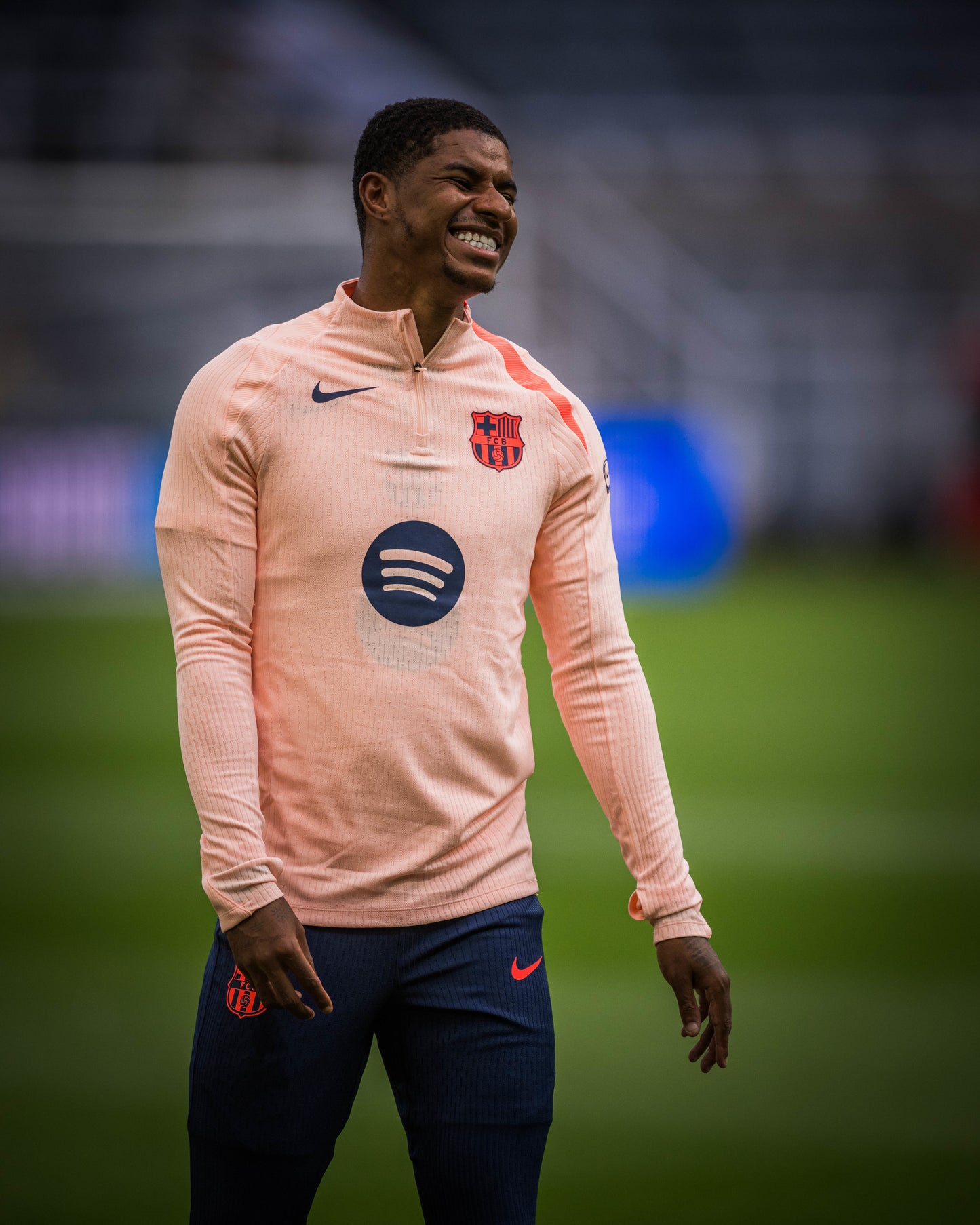 Marcus Rashford in a training session before a Champions match with the training sweatshirt third T90