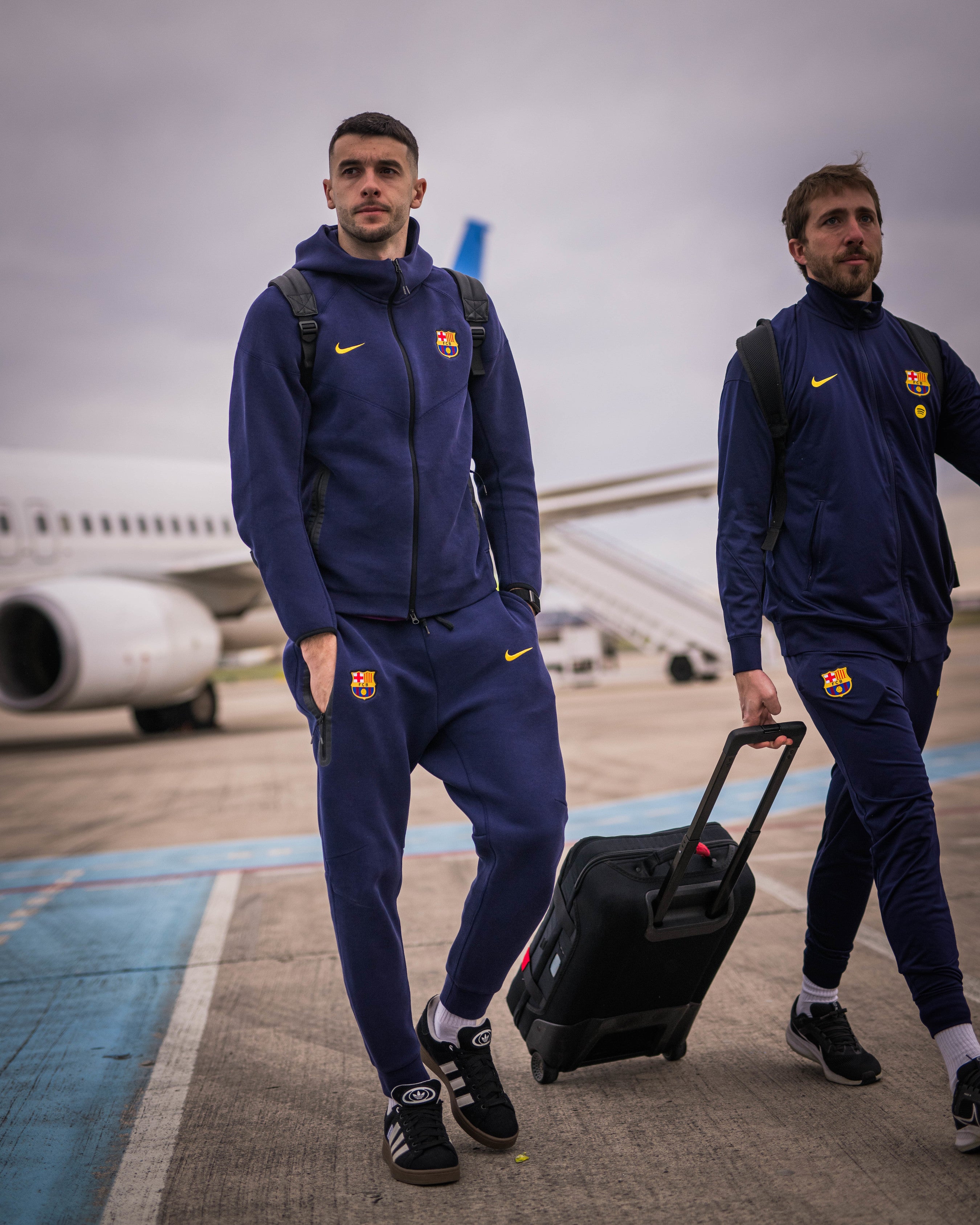 Nike FC Barcelona ジャージパンツ ネイビー Mサイズ FC Barcelona Nike Men Navy Tech Pants – Barça Official Store
