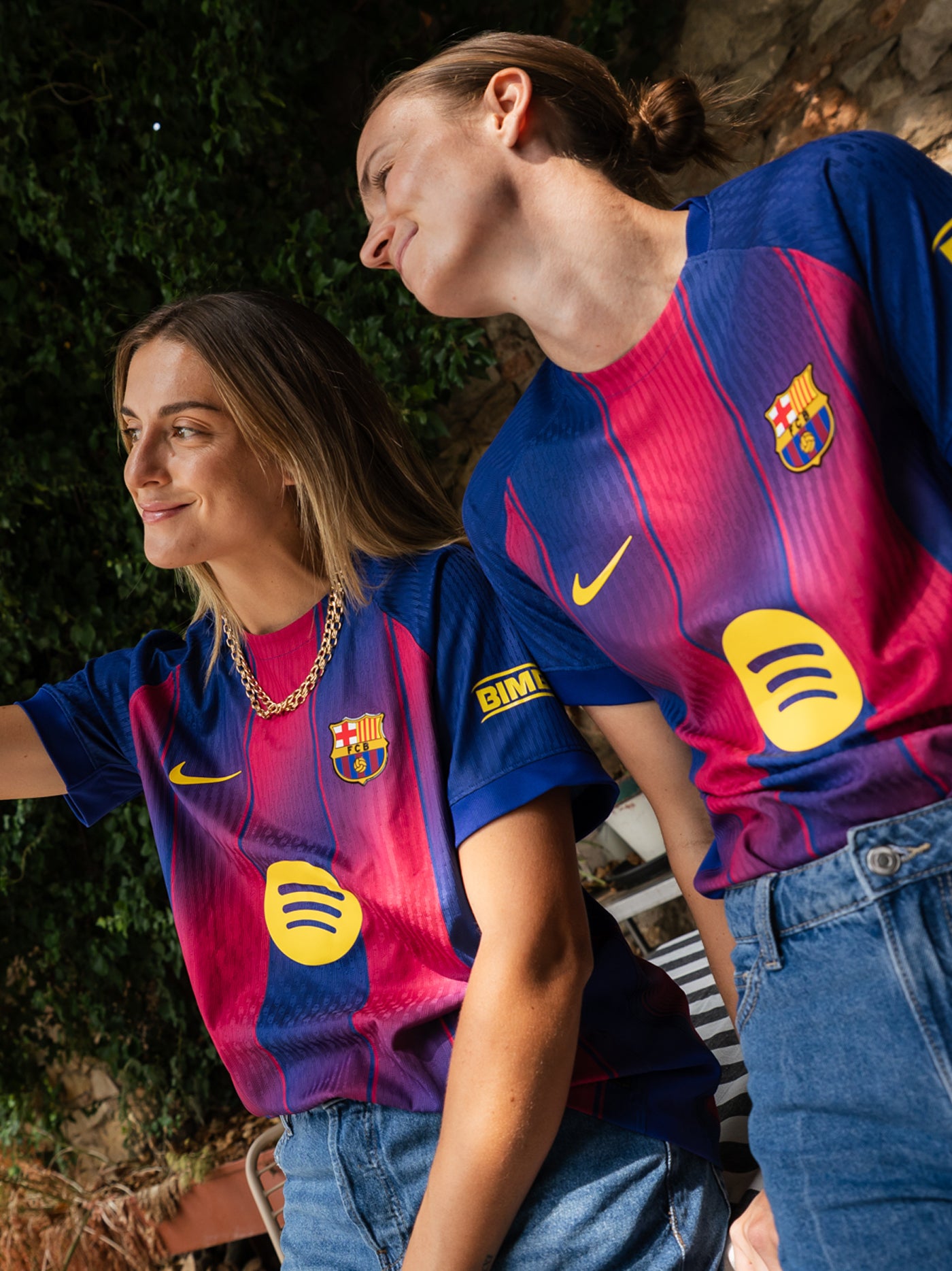 Alexia Putellas and Mapi León with the Women's Player's Version FC Barelona Jersey 25/26
