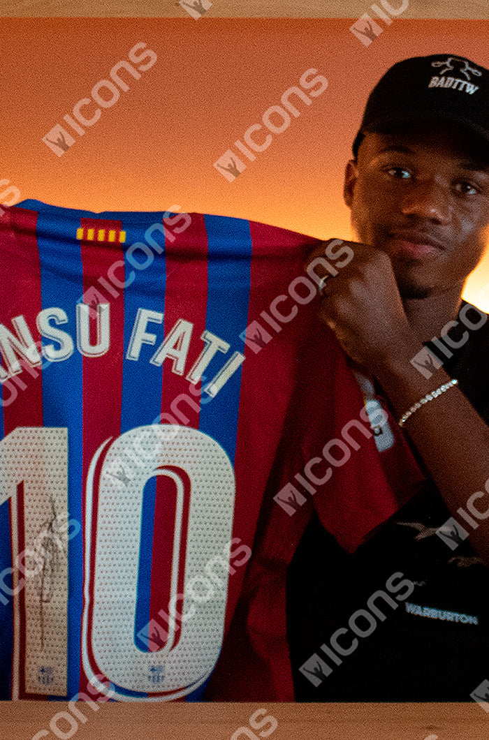 Samarreta oficial del 1r equipament del FC Barcelona de la temporada 21/22 signada per Ansu Fati