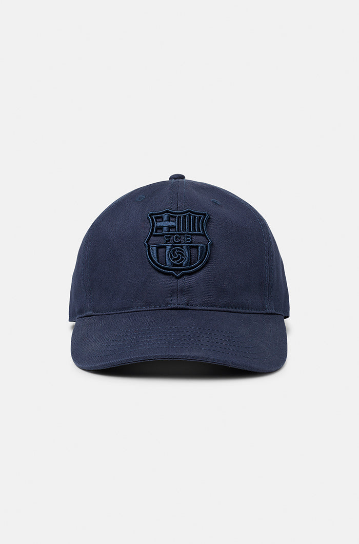 Dark blue FC Barcelona baseball cap with a tonal embroidered Barça crest on the front, featuring a curved brim and classic six-panel design.