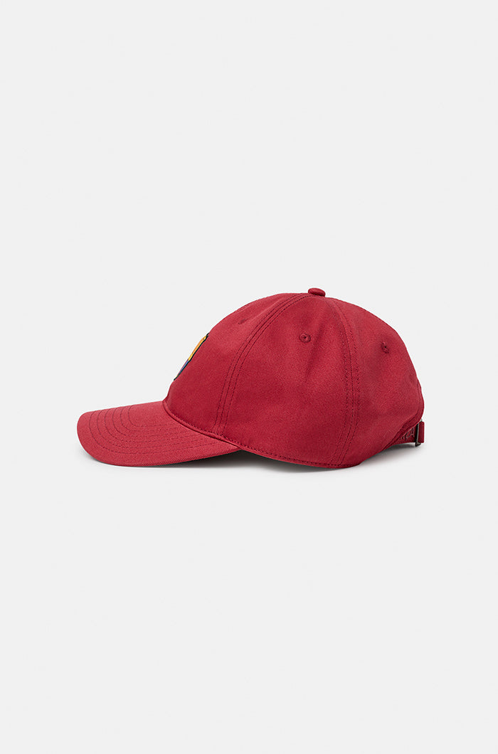 
Maroon baseball cap with the FC Barcelona crest embroidered on the front.