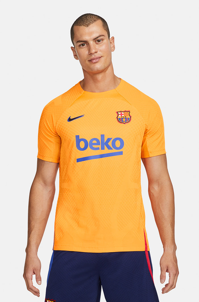 FC Barcelona Player’s training shirt 21/22